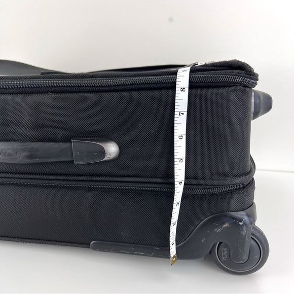 TUMI BLK UPRIGHT ROLLING EXPANDABLE +GARMENT SLEEVE #22034D4-CARRYON - Picture 16 of 16